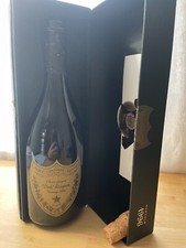 Bottiglia Dom Perignon vintage vuota 1996 con tappo e scatola