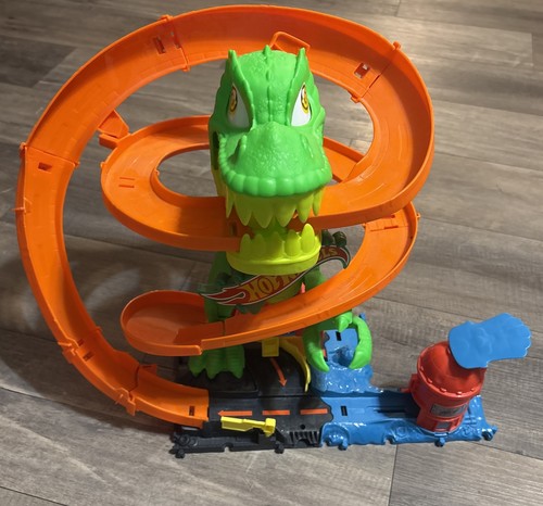Hot wheels set - hot, pista