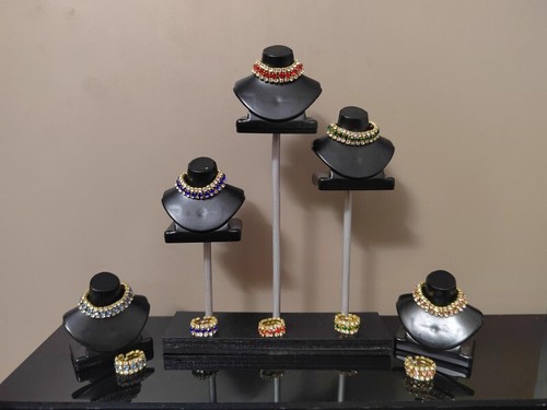 Modellino collana strass
