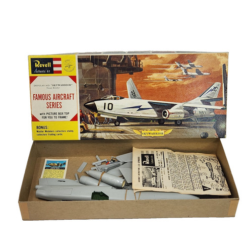 Vintage 1960 revell - revell, douglas