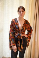 Top avvolgente crepe cravatta