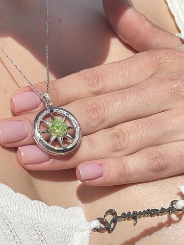 Collana con ciondolo bussola