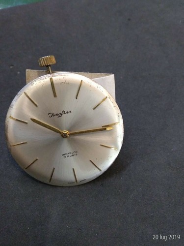 Orologio meccanico carica