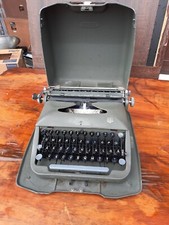 Graziosa vecchia macchina da