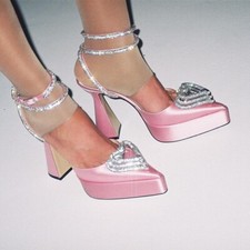 Sandali in seta a punta con