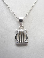 Cetra : Ciondolo e Cateni in