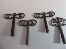 4 chiavi antiche per orologi