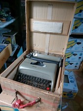 Olivetti Studio 44 + Custodia Macchina da Scrivere Vintage 