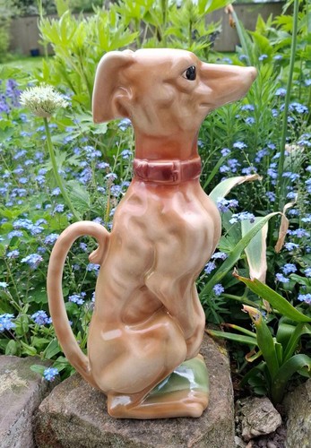 Una grande brocca ceramica - una,