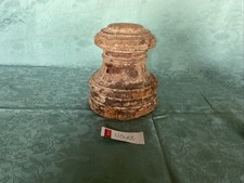 Antico frammento base di