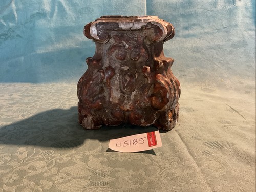 Antico frammento base - , di