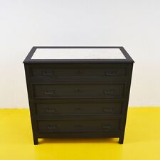 cassettiera nera con marmo bianco