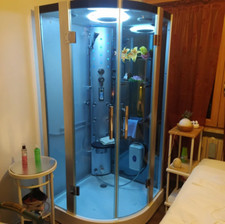 Box doccia professionale con idromassaggio e cromoterapia