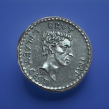 Bruto Eid Mar Denario Antica Moneta Romana Assassino di Giulio Cesare