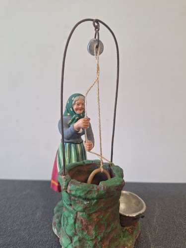 Vecchia pozzo statuina - al,