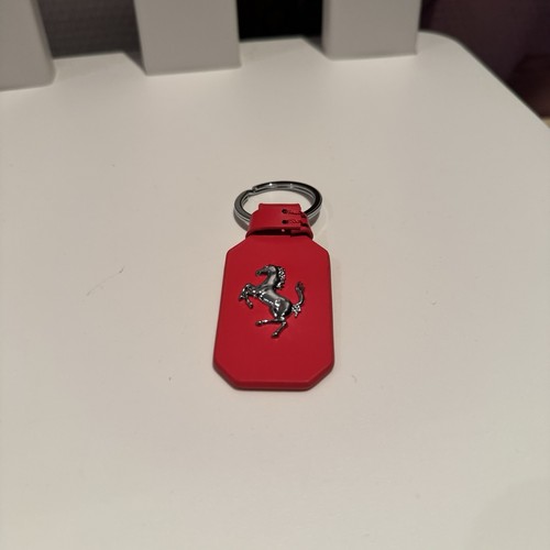 Ferrari rouge porte - rouge, en