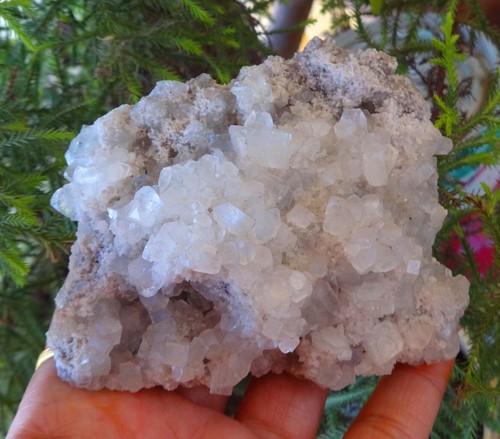 Cristalli apofillite su - cristalli,