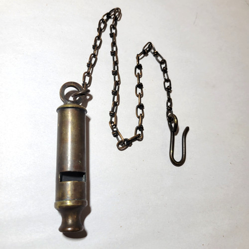 Antico fischietto militare