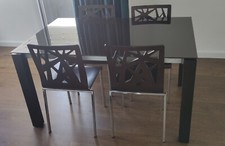 Madia color wenge/laccato bianco, in coordinato tavolo di cristallo color caffè 