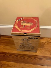 Kapla Set Completo 280 Pezzi con Libro in Cassapanca