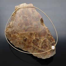 18KT GOLD AND PEARL SEMI-RIGID