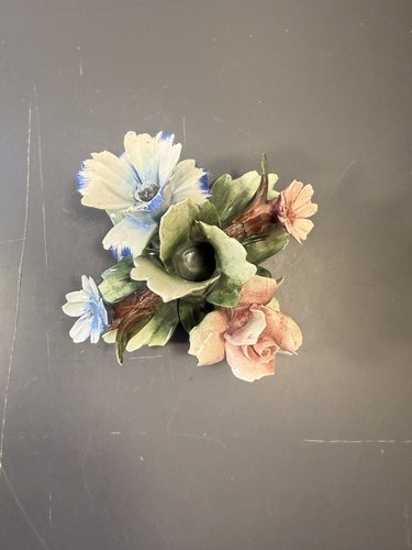 Scultura composizione floreale