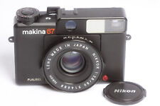 Plaubel MAKINA 67 con Nikon
