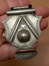 Collana amuleto con ciondolo