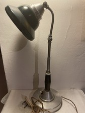 Lampada da tavolo industriale