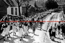 F014733 BDM Girls March With a