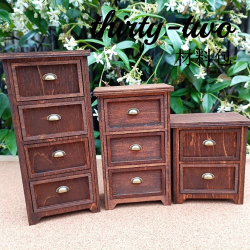 Scale dollhouse miniatures - 1/6,