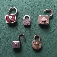 LOTTO 5 VECCHI LUCCHETTI