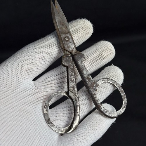 Antiche forbici per manicure