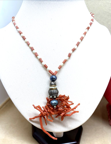 Particolare collana - particolare,