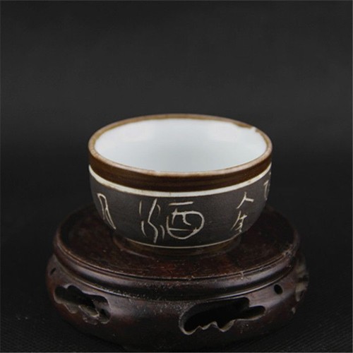 Tazza personaggio intagliato
