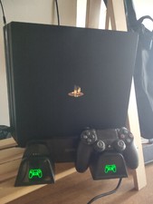  ps4 Pro 1TB - Nera, 2 joystick, 18 giochi, stazione raffreddamento, kit pulizia