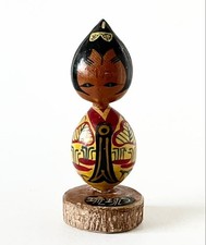 Vintage Ryukyu Mini Kokeshi bambola Okinawa costume tradizionale 8,5 cm epoca Showa