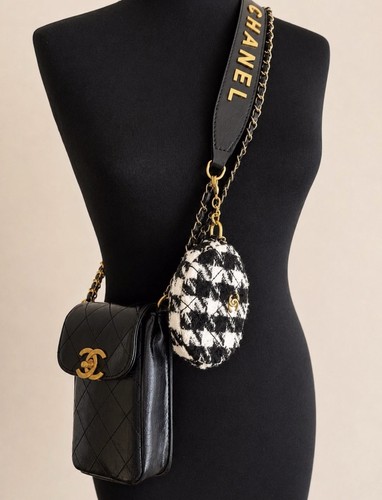 Chanel beauty smartphone pouch - chanel,