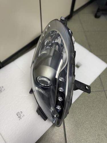 Proiettore faro anteriore