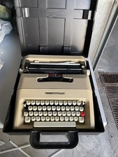 Maccina Da Scrivere Olivetti Lettera 35 - Con Custodia