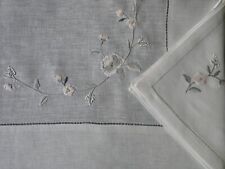 Elegante Tovaglia ricamata in