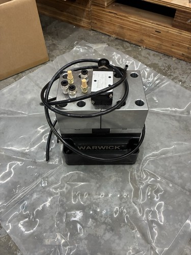 Self centering air - vise, for