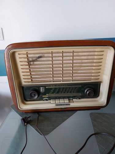 Tres belle ancienne - radio, en