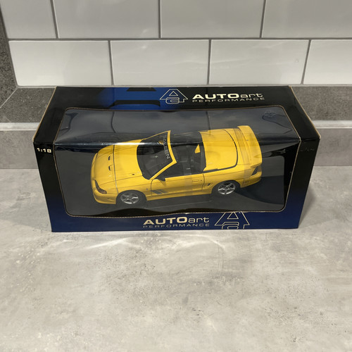New rare autoart ford - rare, mustang