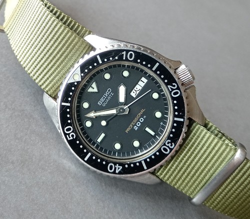 Seiko mid size quartz - quartz, diver's