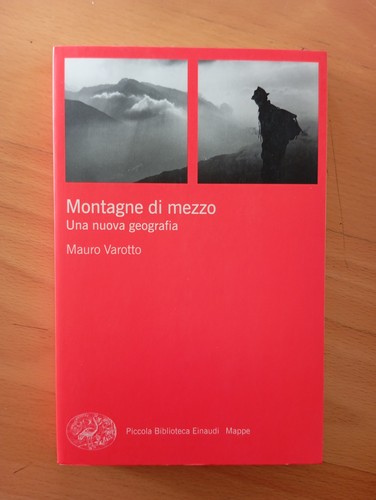 Montagne mezzo una nuova - di,