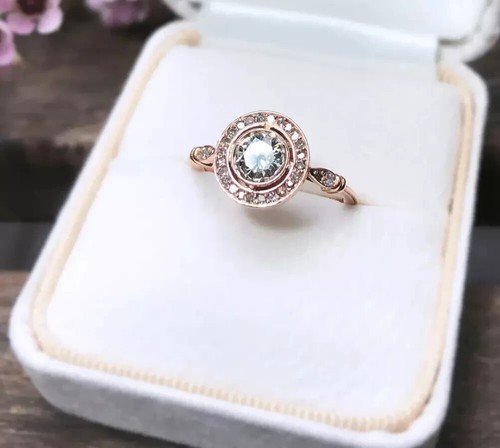 Anello aureola diamante tondo