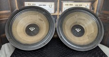 2 woofer vintage Cerwin Vega M124 con cornici in ghisa grandi magneti e stoffa