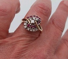 Anello cocktail vintage oro 14 kt diamante centrale con 10 diamanti e 10 rubini misura 8 