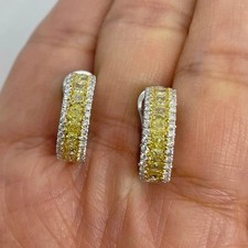 Orecchino a cerchio Huggie citrino taglio cuscino 1,80 ct creato in laboratorio placcato oro bianco 14 carati